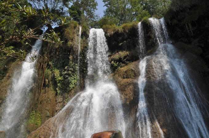 Thác dải yếm. (ảnh: Minh Long)