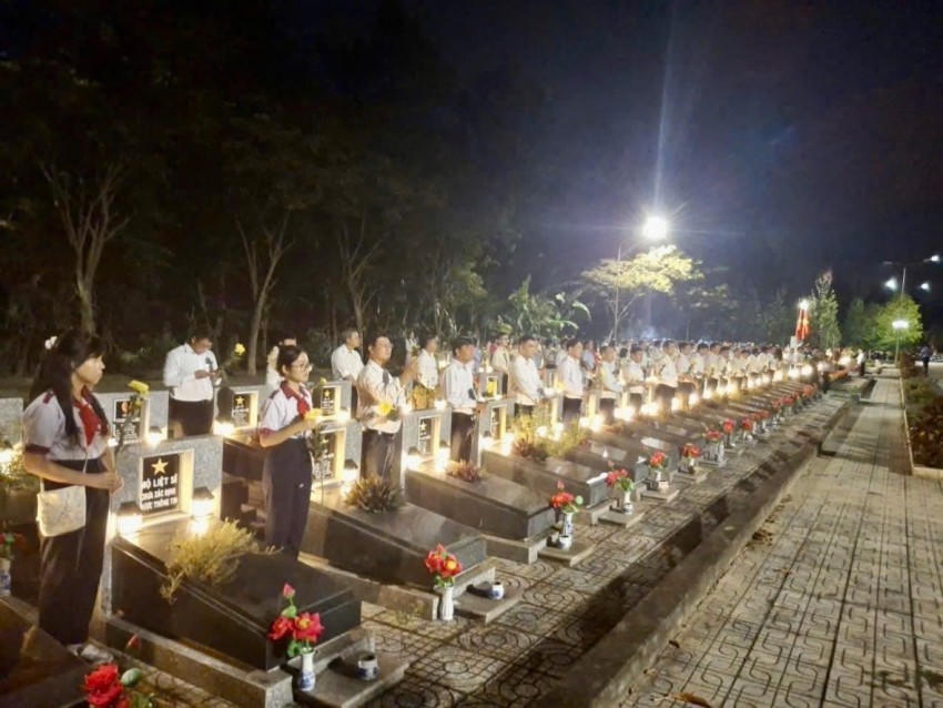 Thế hệ trẻ tri ân thế hệ cha ông.