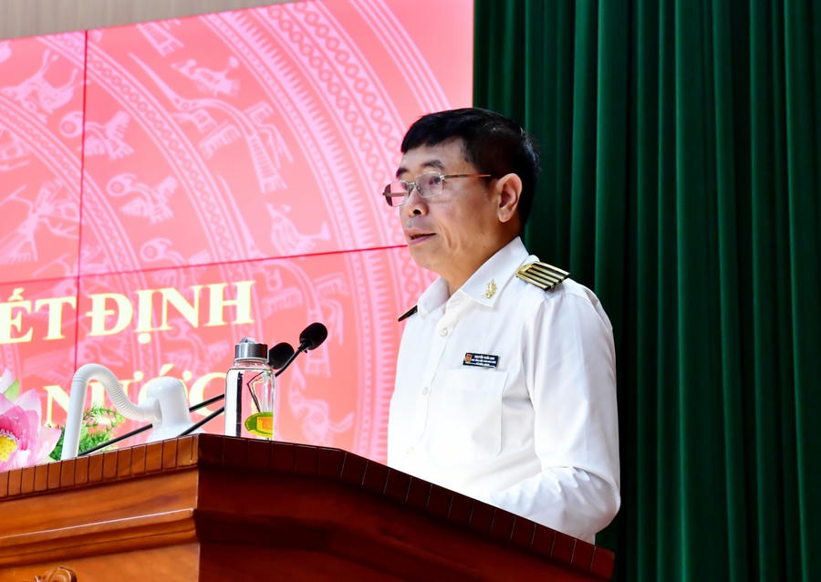 Phó Tổng Kiểm toán nhà nước Nguyễn Tuấn Anh phát biểu chúc mừng và giao nhiệm vụ cho các đồng chí được điều động, bổ nhiệm (Ảnh: Chinhphu.vn).