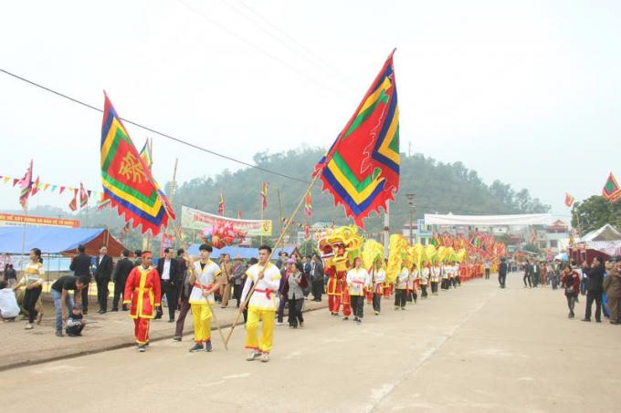 Đoàn rước kiệu tiến vào nơi tổ chức lễ hội Tịch điền.