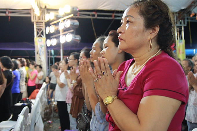 Dù ngày 14/7 âm lịch mới là ngày chính Lễ nhưng năm nay, Ban trị sự của Hội Giáo hội Phật Giáo tỉnh Hòa Bình đã sớm tổ chức Đại Lễ Vu Lan và cầu siêu phổ độ gia tiên tại chùa Kim Sơn Lạc Hồng - Công viên nghĩa trang Lạc Hồng Viên (huyện Kỳ Sơn, tỉnh Hòa Bình).