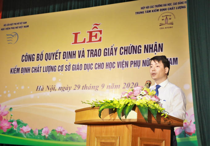 PGS.TS Trần Quang Tiến phát biểu tại Lễ công bố quyết định và trao giấy chứng nhận kiểm định chất lượng giáo dục cho Học viện Phụ nữ Việt Nam