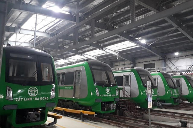 Đoàn tàu tuyến đường sắt Cát Linh - Hà Đông đang nằm chờ ngày vận hành thương mại. Ảnh: ĐT