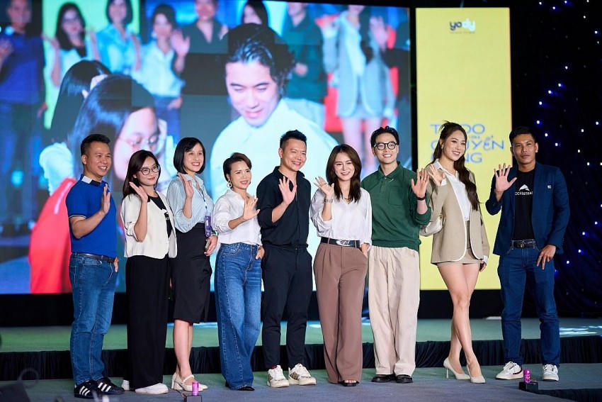 Ban lãnh đạo YODY cùng với dàn khách mời tại buổi talk show và fashion show