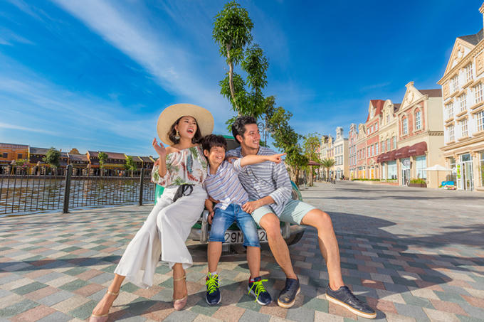 Ngoài ra còn có Công viên giải trí Vinpearl Land lớn nhất miền Trung, Công viên động vật phiên bản du khảo bằng đường thuỷ đầu tiên tại Việt Nam - River Safari, mô hình nông nghiệp công nghệ cao VinEco… Đây sẽ là những trải nghiệm đi kèm độc đáo, không thể bỏ qua của gôn thủ và bạn bè, người thân khi tham gia chinh phục Vinpearl WAGC Viet Nam 2018.