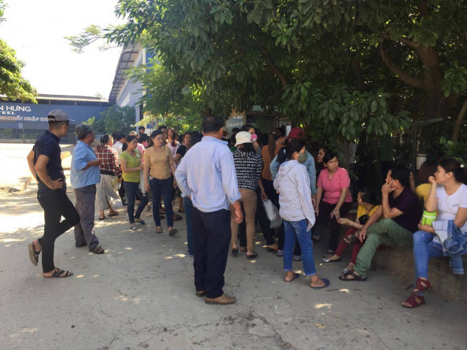 Công nhân công ty TNHH MTV May xuất khẩu PACIFIC cho biết cơm trưa tại công ty rất tệ, ăn không no. Không ăn cũng bị trừ tiền vô cớ.