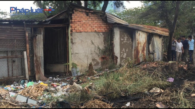 TP Hồ Ch&iacute; Minh: Người d&acirc;n v&ocirc; &yacute; đốt r&aacute;c, gara &ocirc;t&ocirc; bị