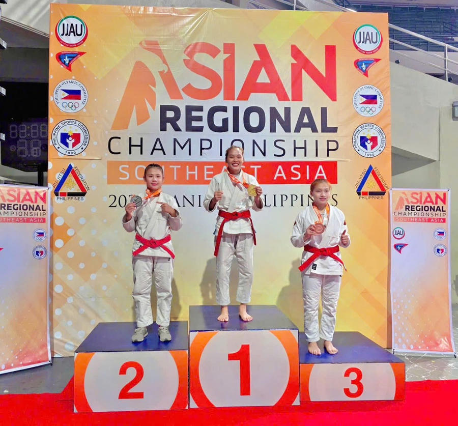 Hai vận động viên Jujitsu Triệu Thu Thủy và Phụng Mùi Nhình đã xuất sắc giành 2 Huy chương Vàng ngay trong ngày đầu ra quân.