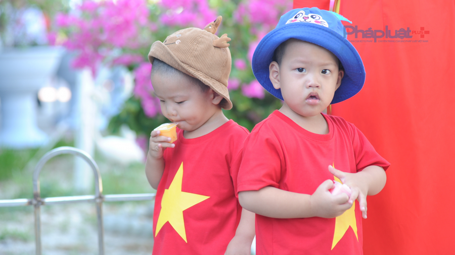 Nụ cười trẻ thơ trên đảo Trường Sa
