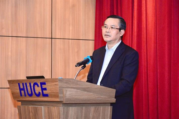 Thứ trưởng Nguyễn Văn Phúc phát biểu tại hội thảo.