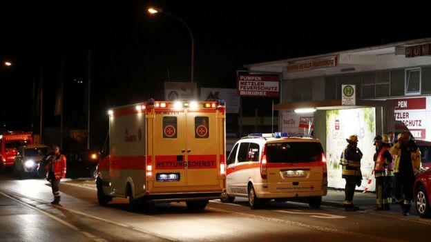 Xe cứu thương đến sau vụ tấn công. (Ảnh: Reuters)