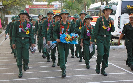 Thanh niên Đà Nẵng hăng hái lên đường tòng quân.