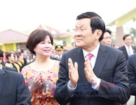 Chung vui cùng ngày hội có sự hiện diện của Chủ tịch nước Trương Tấn Sang cùng đại diện các Bộ, Ban, Ngành, các già làng, trưởng bản, chức sắc nghệ sĩ, nhân sỹ trí thức, nghệ nhân của 54 dân tộc Việt Nam và đại diện bà con người Việt Nam ở nước ngoài về nước đón Tết cổ truyền Bính Thân 2016.