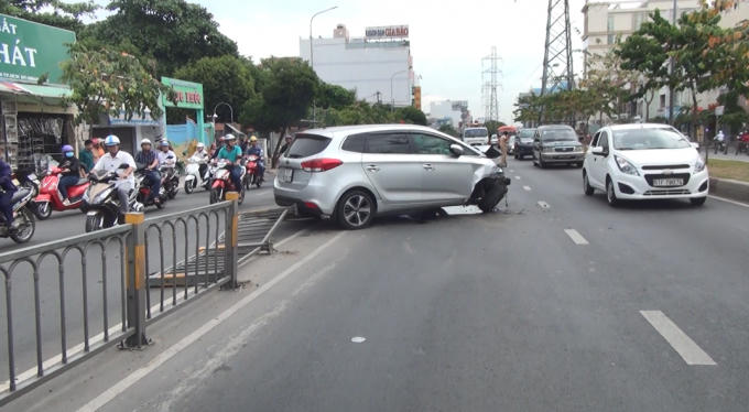Chiếc xe ô tô tại hiện trường.