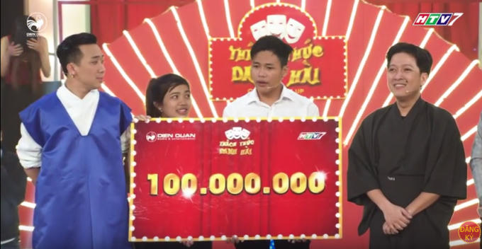 Tấn Lợi được giải thưởng 100 triệu của chương trình và giành tấm vé bước vào đêm Gala (ảnh cắt từ clip)