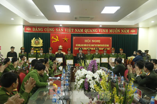 68 “dân chơi” bị bắt khi đang “bay lắc” trong quán karaoke - ảnh 2