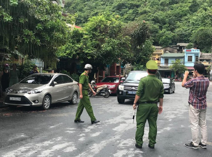 Lực lượng an ninh có mặt tại khu vực nhà ông Vũ Trọng Lương.