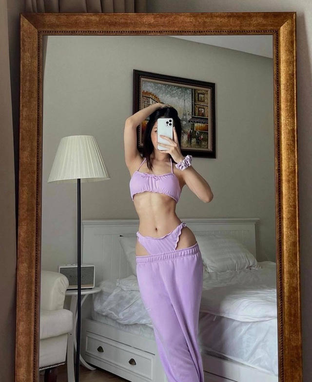 Chi Pu rất tự hào với thân hình của cô hiện tại vì thường xuyên bỏ nhiều công sức luyện tập thể thao và vũ đạo để có được các múi cơ săn chắc, khỏe khoắn. Tuy nhiên tạo dáng, trang phục gợi cảm của Chi Pu vẫn luôn là chủ đề gây tranh cãi.