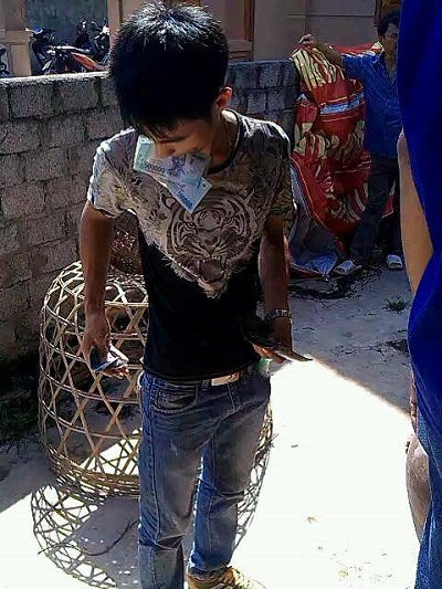 Những đồng tiền mệnh giá lớn được các tay cá độ sử dụng tại sới gà "khủng" nhất xứ nghệ (ảnh PV).