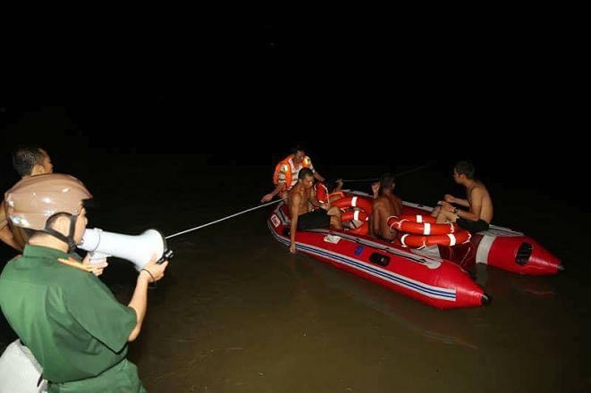 Trắng đêm tìm kiếm 3 sinh viên mất tích.