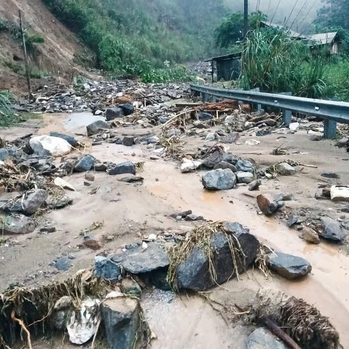 Quốc lộ 16 bị chia cắt - Ảnh BC.