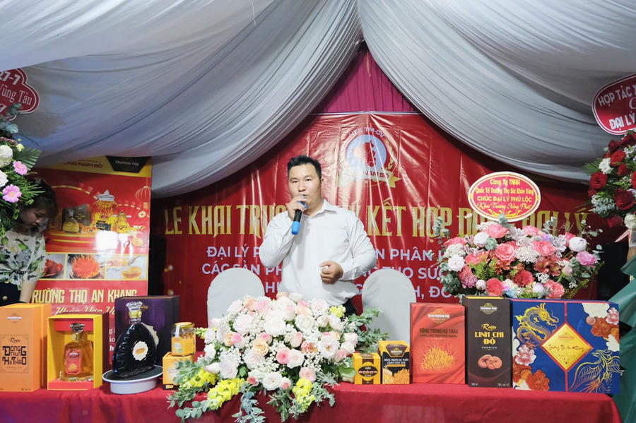 Ông Trần Chính Nam Đại diện Đại Lý Phú Lộc khu vực Long Thành phát biểu tại buổi lễ.