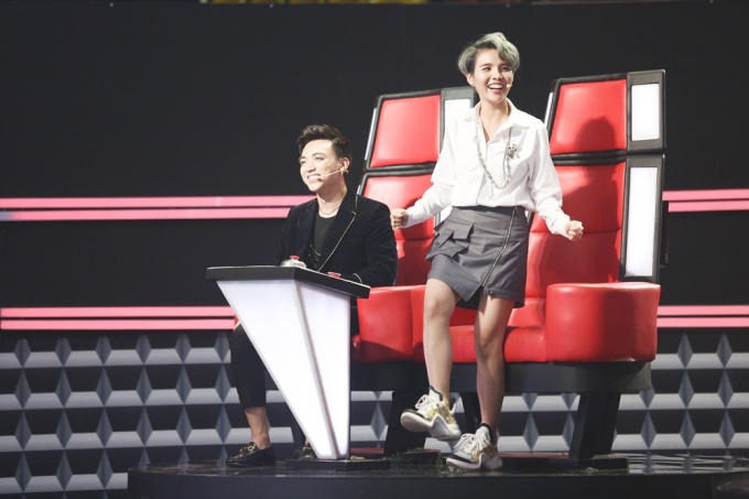 Xuất hiện cô bé dân ca xứ Huế làm