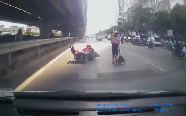 Cảnh sát tuy tìm tài xế xe tải cố tình chèn ngã người đi xe máy