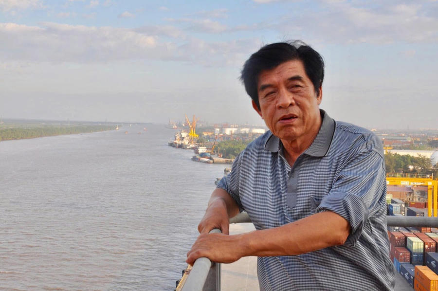 Nhà thơ. Đại tá Quang Hoài.