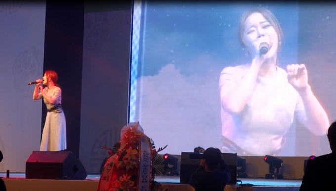 Nhẹ nhàng và sâu lắng với bài hát That woman trong phim Khu vườn bí mật