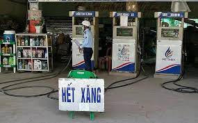 Thủ tướng yêu cầu Bộ trưởng Bộ Công Thương giải quyết dứt điểm tình trạng thiếu xăng dầu cục bộ, đảm bảo minh bạch, hiệu quả.