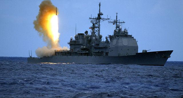 Một tàu chiến Mỹ bắn ra tên lửa đánh chặn SM-3 (Ảnh: AFP)