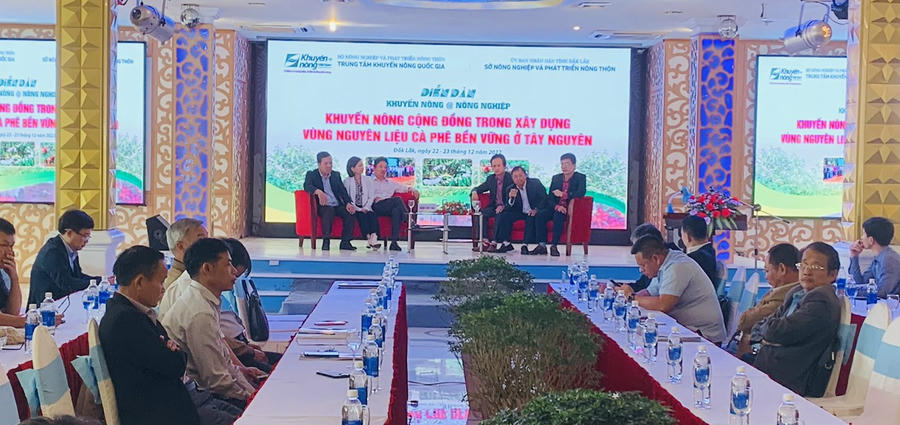 Quang cảnh diễn đàn ‘Khuyến nông cộng đồng trong xây dựng vùng nguyên liệu cà-phê bền vững ở Tây Nguyên. (Ảnh: C.L)