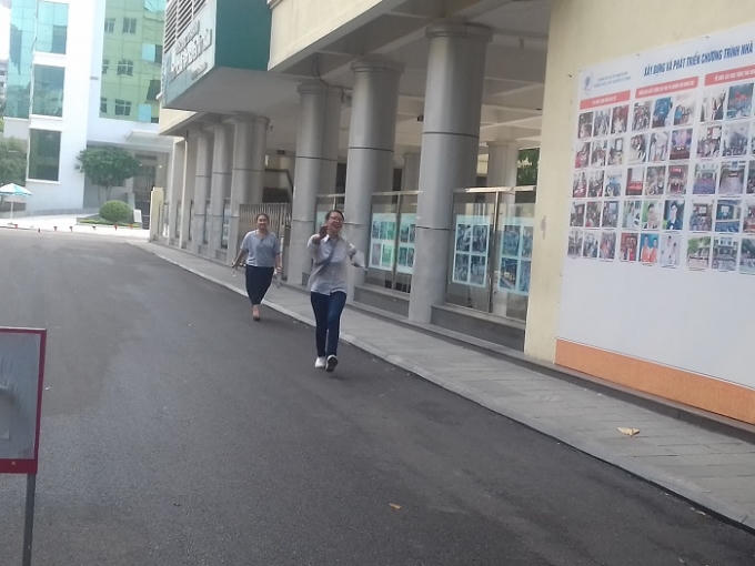 Thí sinh tỏ ra rất vui mừng sau khi bước ra khỏi phòng thi.