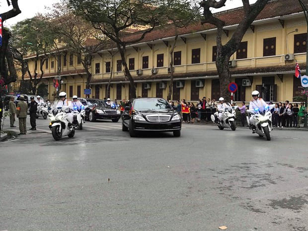 Chủ tịch Kim Jong- un l&ecirc;n t&agrave;u bọc th&eacute;p rời Việt Nam về nước