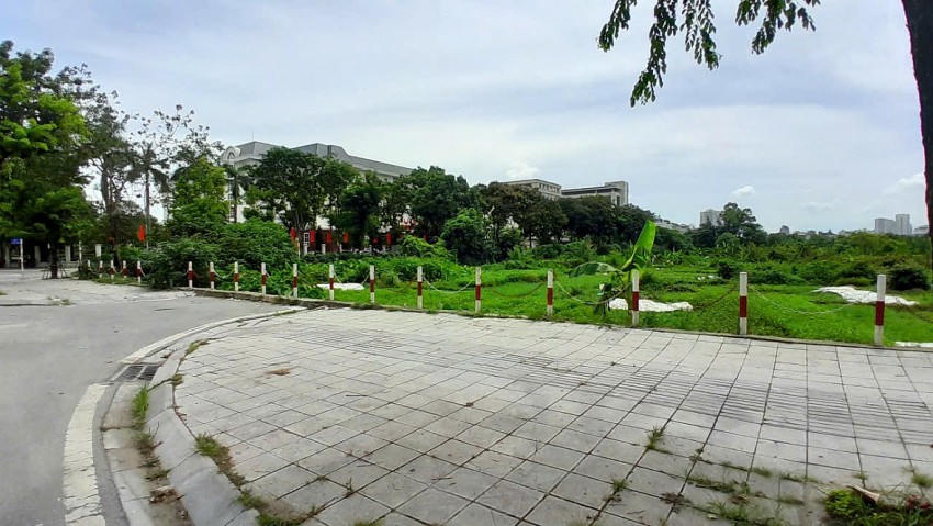 Tuy nhiên, theo tìm hiểu, trước khi Quyết định 1424/QĐ-UBND được ký vài tháng, Licogi 16 đã rút khỏi liên danh chủ đầu tư. Cụ thể, tháng 8/2015, Hội đồng Quản trị Licogi 16 thông qua quyết định về việc không tiếp tục hợp tác đầu tư dự án Trũng Kênh tại Hà Nội.