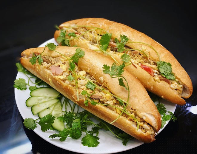Bánh mì dân tổ Hà Nội - Độc lạ ngay từ cái tên (Ảnh: victoriapham95).