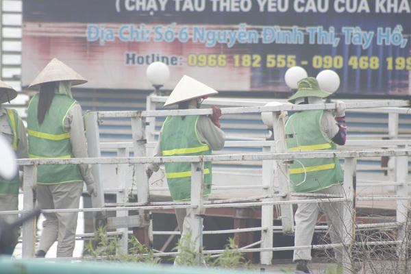 Trước đó, đại diện nhiều doanh nghiệp đang kinh doanh dịch vụ trên hồ Tây cho biết, sẵn sàng chấp hành chủ trương của thành phố Hà Nội cũng như phường Thụy Khuê. Tuy nhiên, các doanh nghiệp mong muốn được hỗ trợ phần nào. Vì tất cả các doanh nghiệp hoạt động đều ký hợp đồng sử dụng mặt nước.