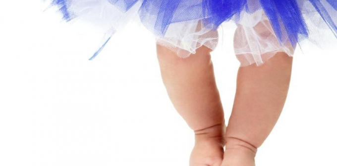 Chân vòng kiềng – Biểu hiện của bệnh còi xương.