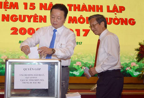 Sáng nay, Bộ TN&MT đã tổ chức quyên góp ủng hộ đồng bào vùng lũ. Số tiền quyên góp là 600 triệu đồng.