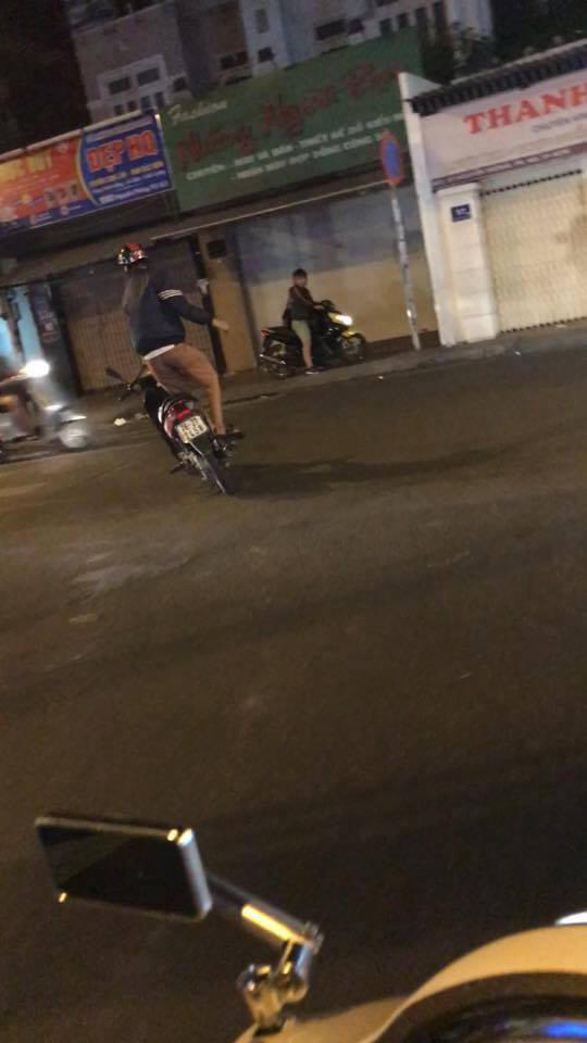 Người này "làm xiếc" cả ngày lẫn đêm.