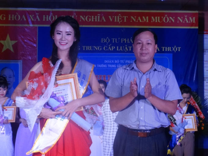 Nữ sinh Dương Thị Kim Anh đạt danh hiệu Hoa khôi