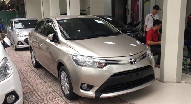 Các chủ buôn ô tô có thể kiếm lời hàng trăm triệu đồng sau khi bán được xe taxi thanh lý. Ảnh ST. 