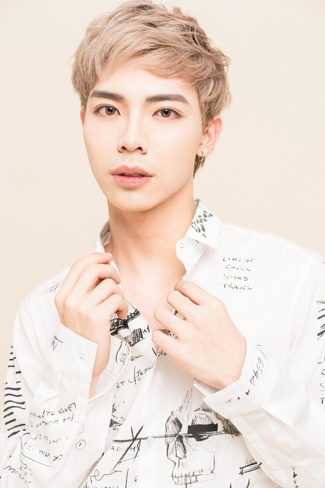 Đức Phúc lấn sân cuộc thi hát Trữ Tình & Bolero sau khi phẫu thuật thẩm mỹ thành công