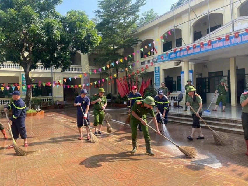 Trường Tiểu học Trung Giã A, một trong hai điểm trường bị ngập nặng.