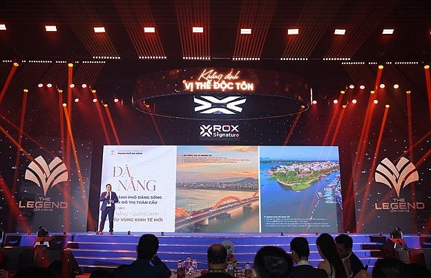 Đại diện ROX Signature giới thiệu dự án The Legend Danang