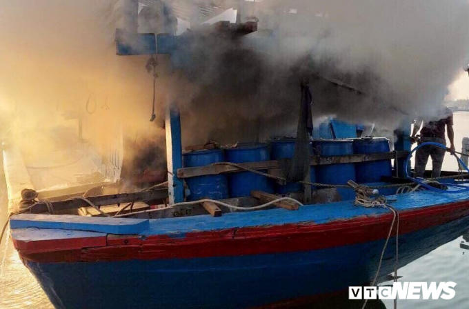  Đám cháy bùng phát từ khoang hầm máy tàu QNg 90917TS.