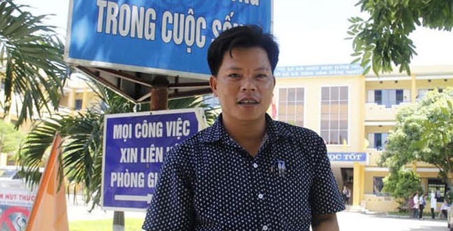 Ông bố đã có 2 con vẫn thi tốt nghiệp. (Ảnh: Tiền Phong)