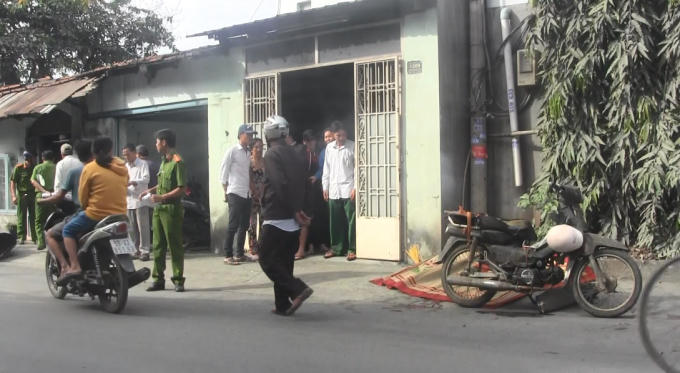 Thi thể nạn nhân tại hiện trường.