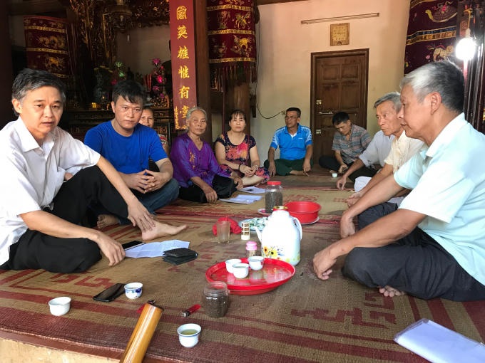 Hình ảnh người dân phản ánh với phóng viên.